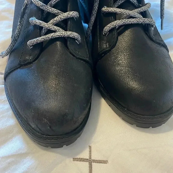 Universal Thread black lace up faux leather boots 9 - Picture 5 of 8